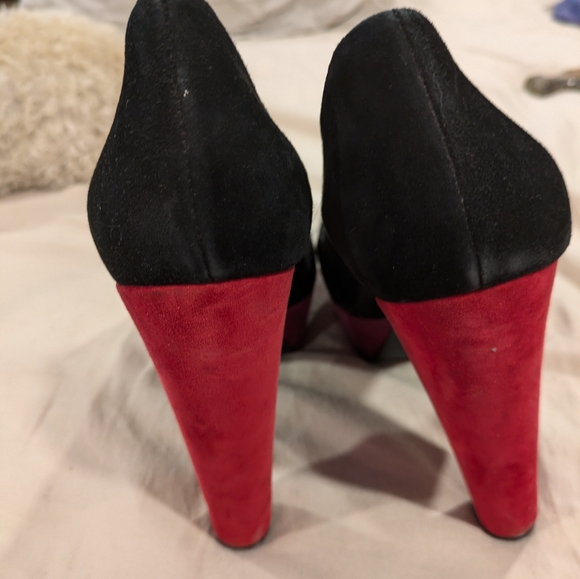 Guess Heels - Picture 2 of 2